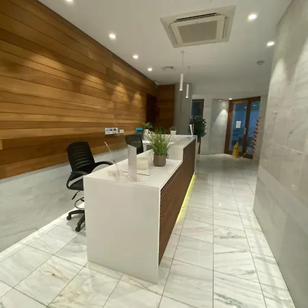 Elysia Park Grand & Wellness Up To 7 Guests פאפוס