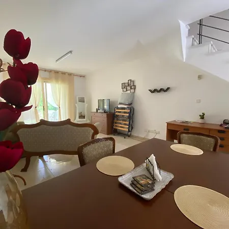 Elysia Park 2 Bedroom And Garden דירה