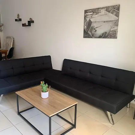Elysia Park 2 Bedroom And Garden Apartment *