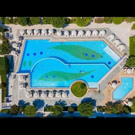 Elysia Park Grand & Wellness Up To 7 Guests * Pafos