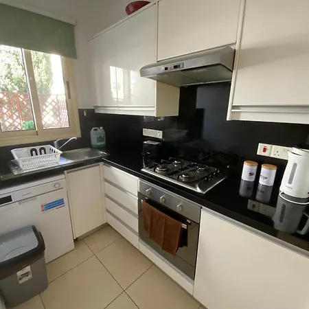 Elysia Park Grand & Wellness Up To 7 Guests פאפוס