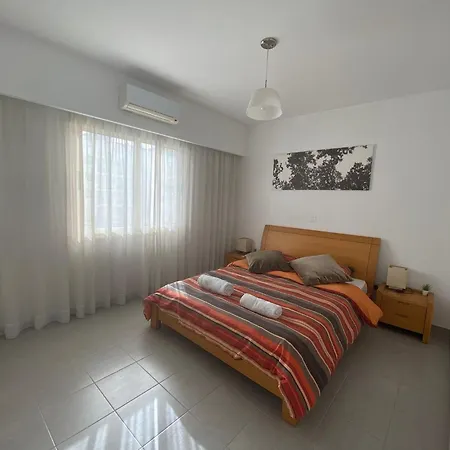 Elysia Park Grand & Wellness Up To 7 Guests פאפוס